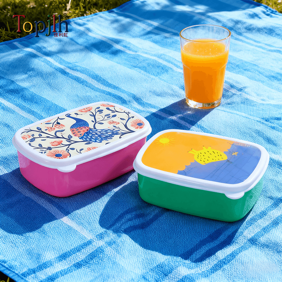 Microwave safe plastic lunch box